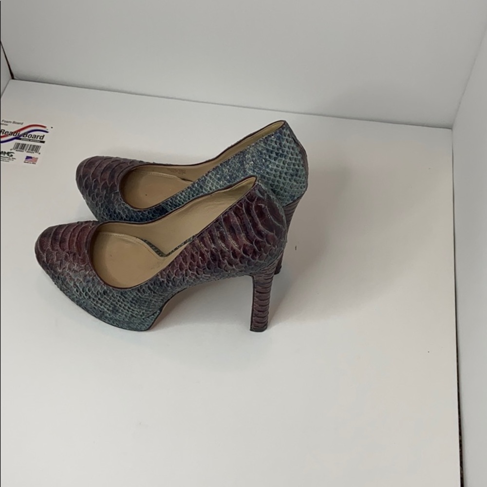 Shoes - Picture 2 of 4